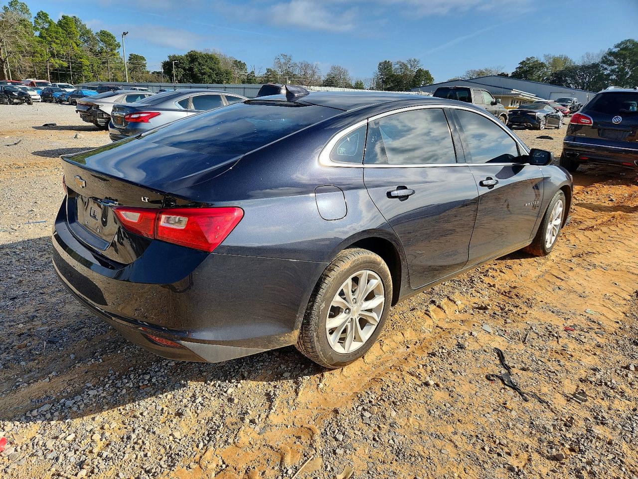 2023 CHEVROLET MALIBU LT photo 3