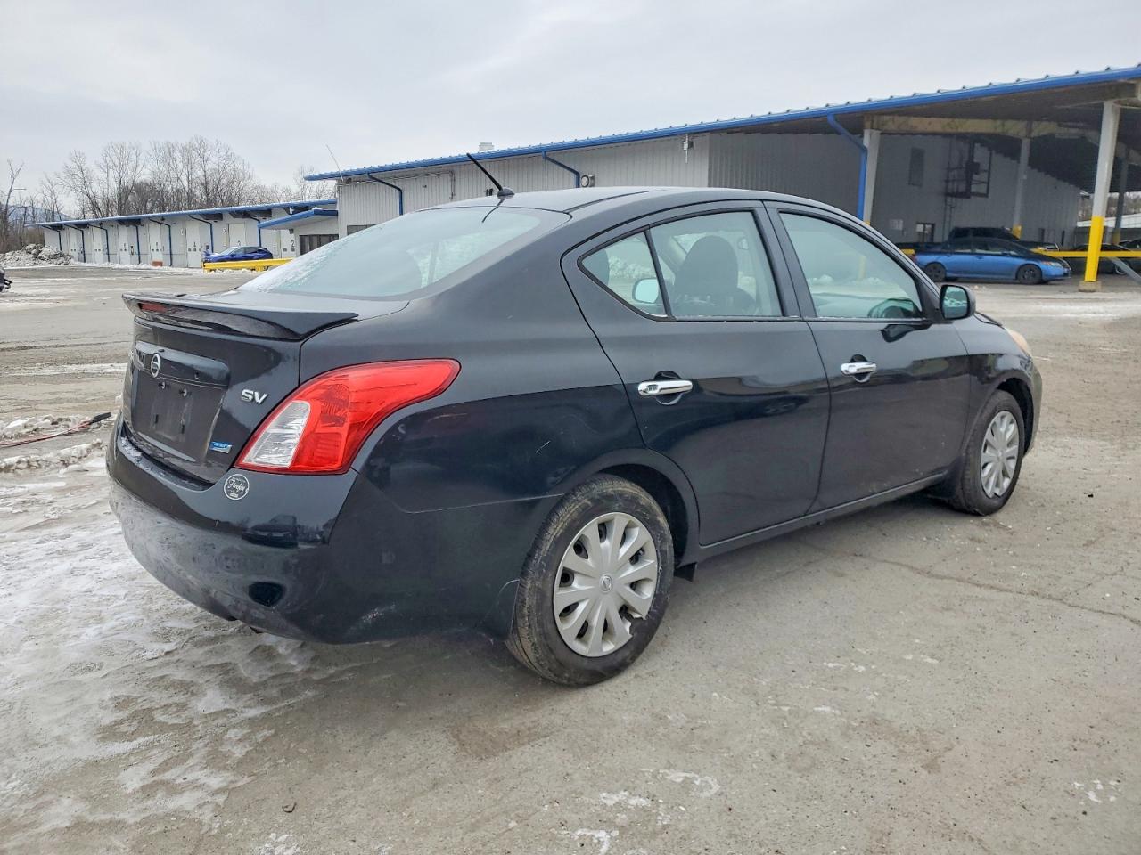 2014 NISSAN VERSA S photo 3