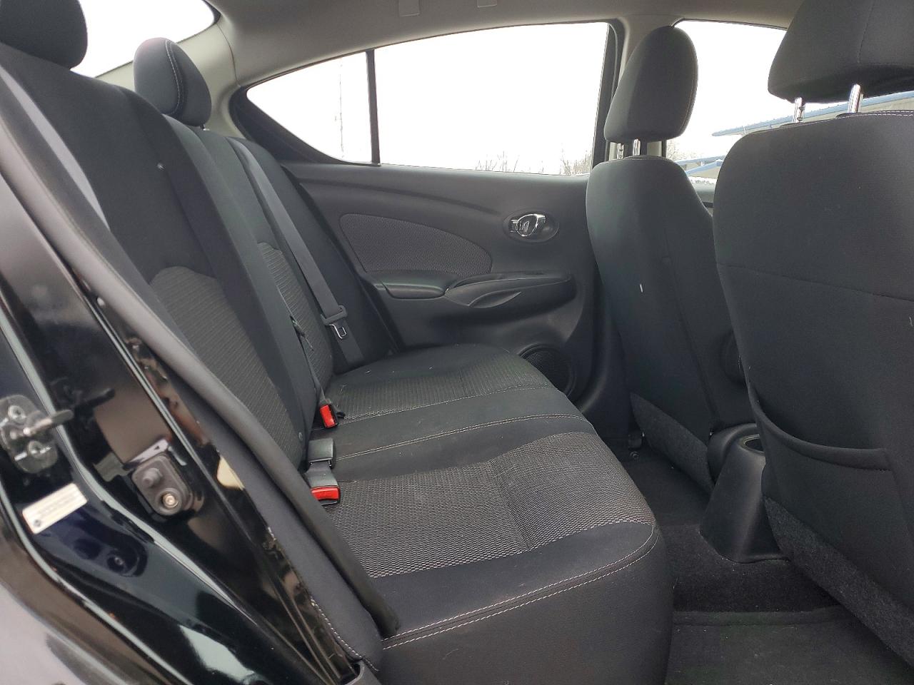 2014 NISSAN VERSA S photo 10