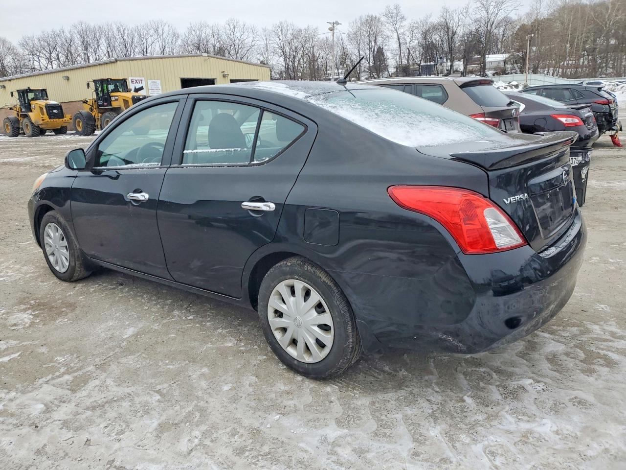 2014 NISSAN VERSA S photo 2