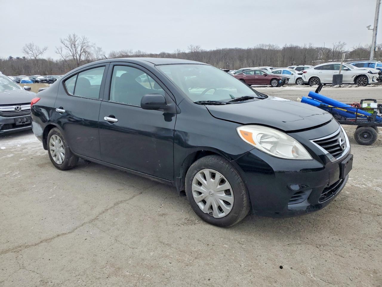 2014 NISSAN VERSA S photo 4