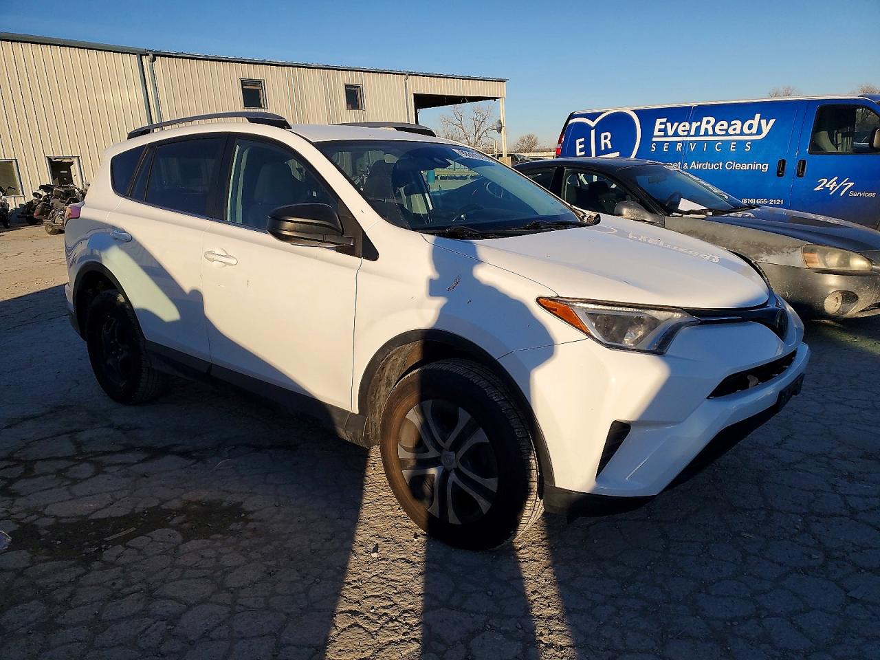 2018 TOYOTA RAV4 LE photo 10