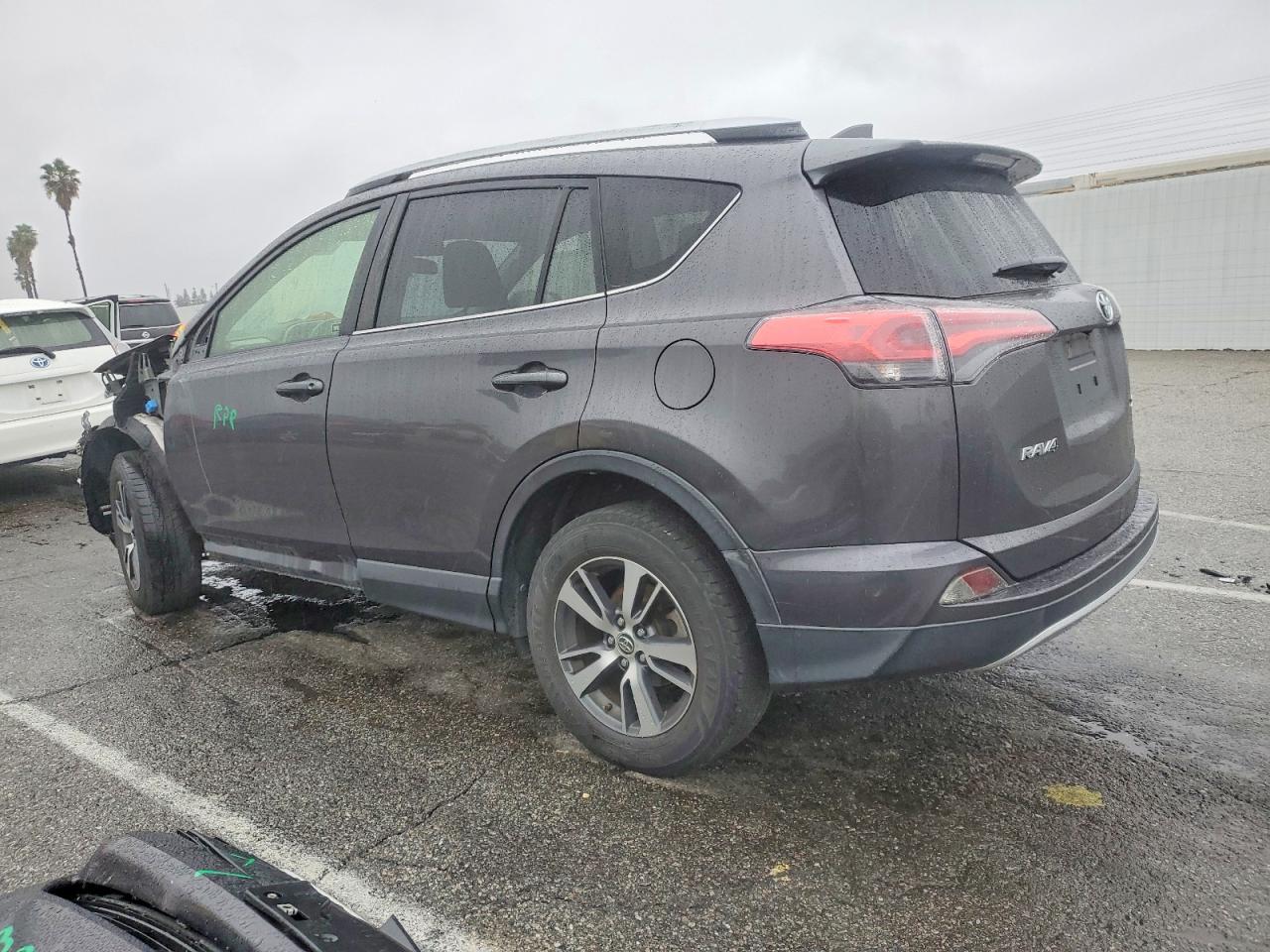 2016 TOYOTA RAV4 XLE photo 2