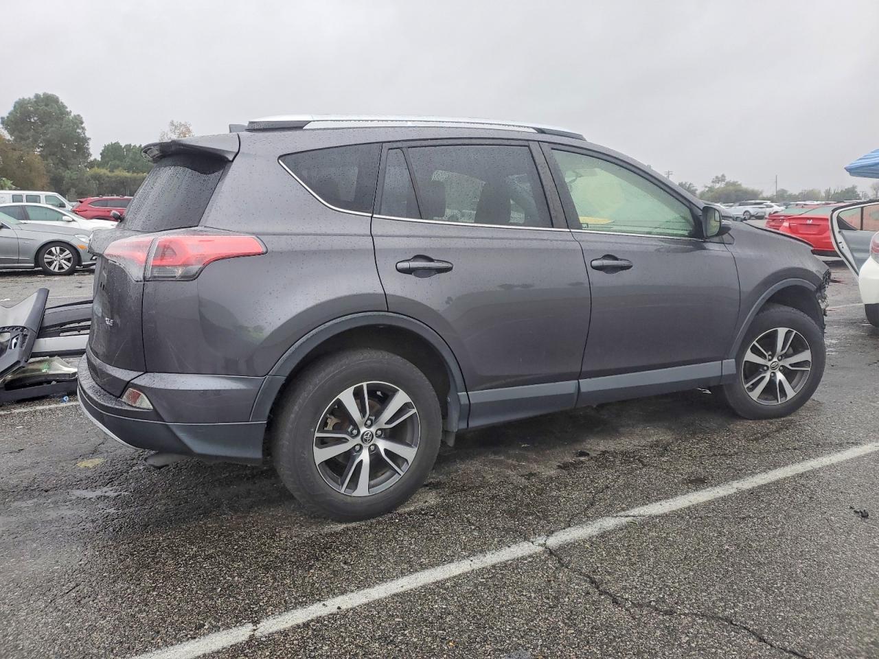 2016 TOYOTA RAV4 XLE photo 3