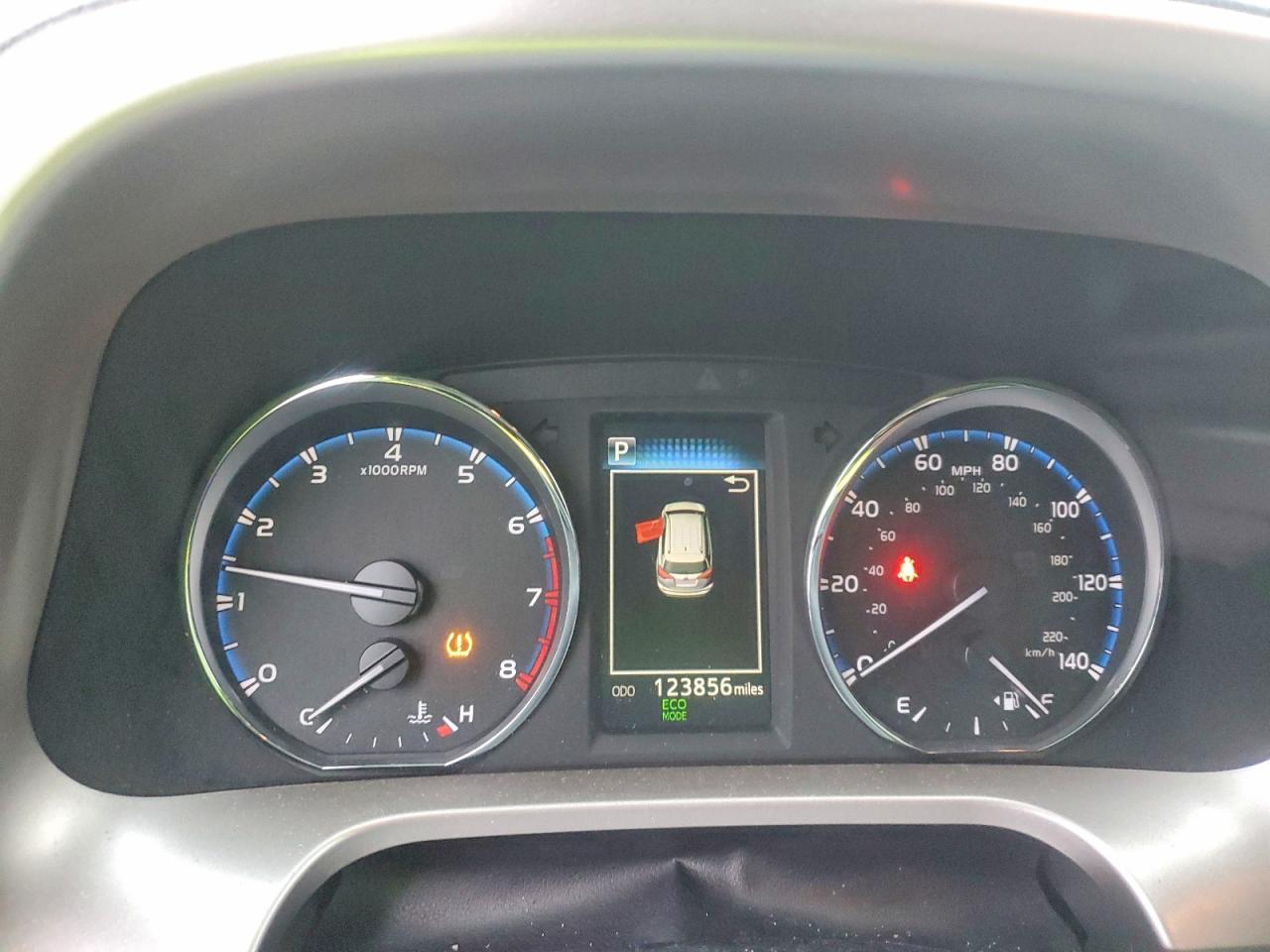 2016 TOYOTA RAV4 XLE photo 9