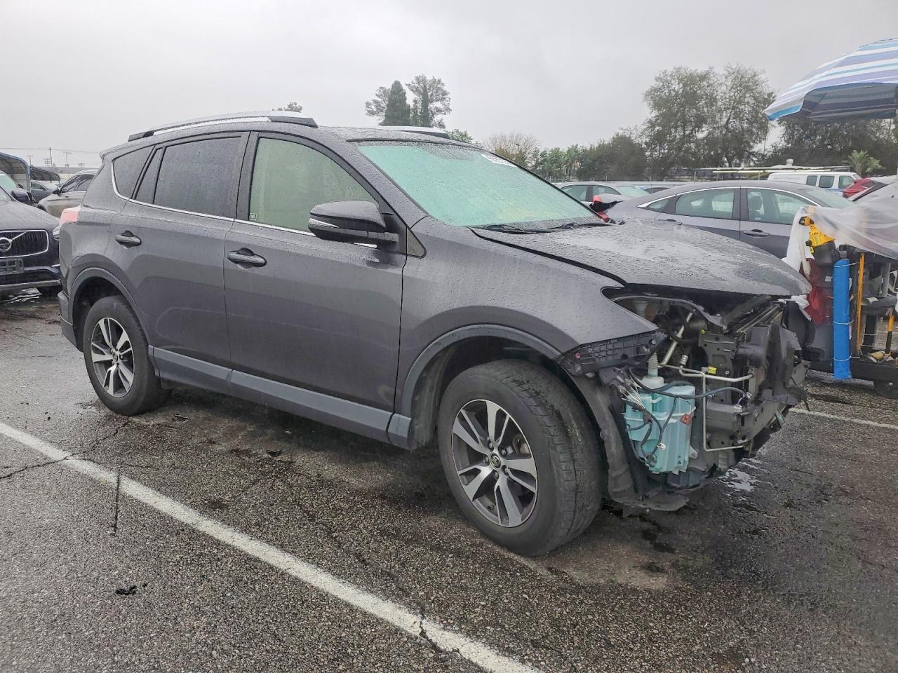 2016 TOYOTA RAV4 XLE photo 4