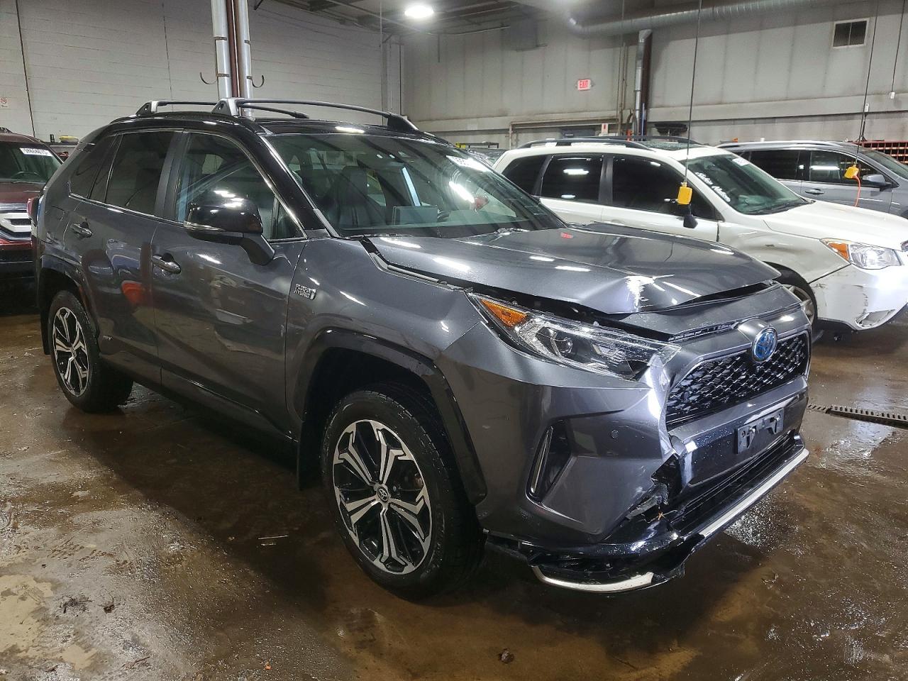 2021 TOYOTA RAV4 PRIME XSE photo 4