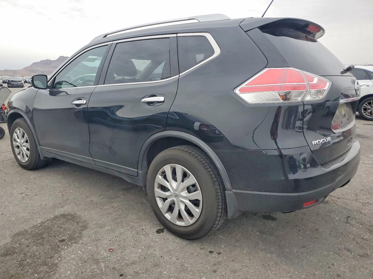 2016 NISSAN ROGUE S photo 2