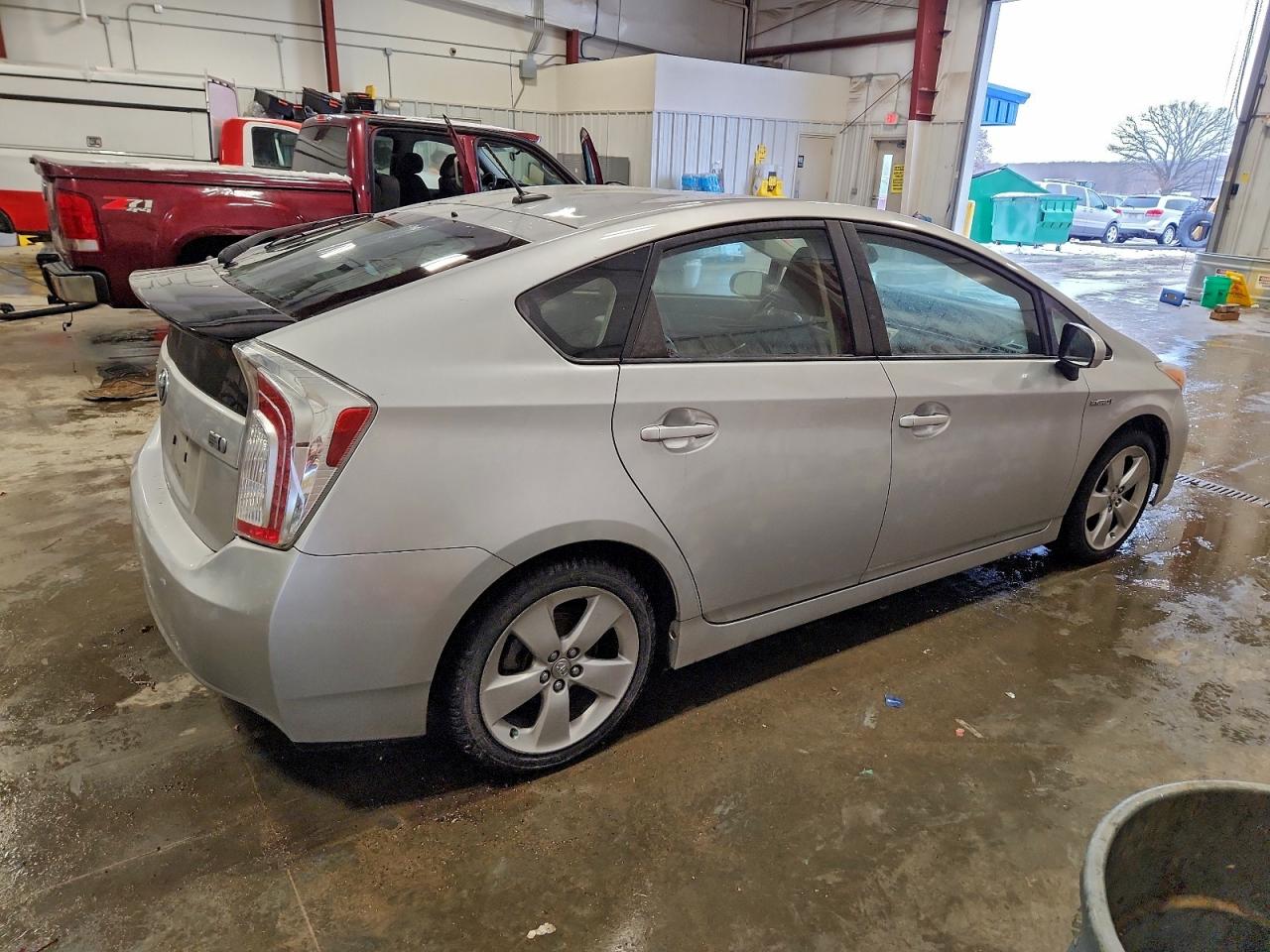 2013 TOYOTA PRIUS photo 3