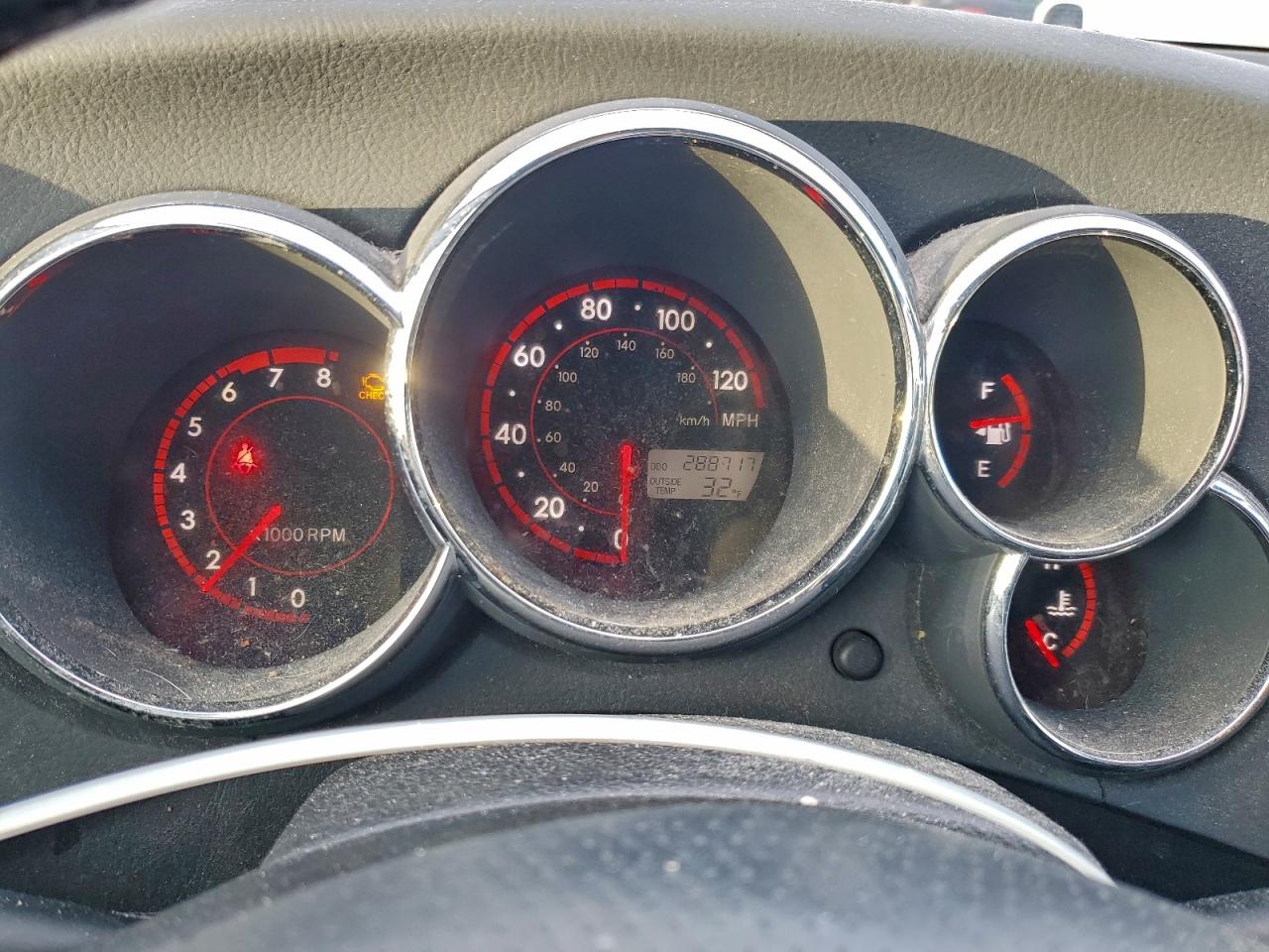 2005 TOYOTA COROLLA MATRIX XR photo 9