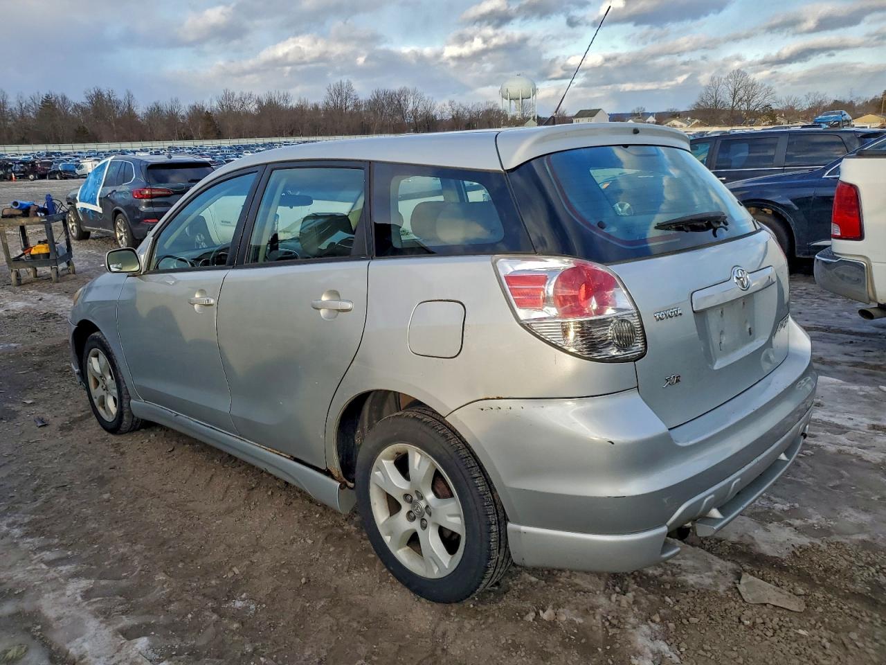 2005 TOYOTA COROLLA MATRIX XR photo 2
