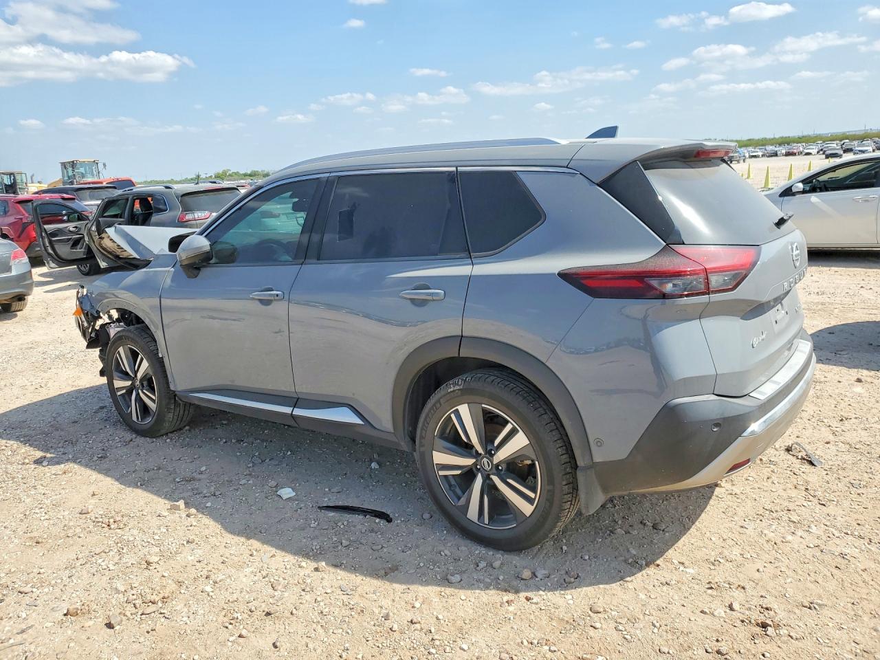 2021 NISSAN ROGUE PLATINUM photo 3