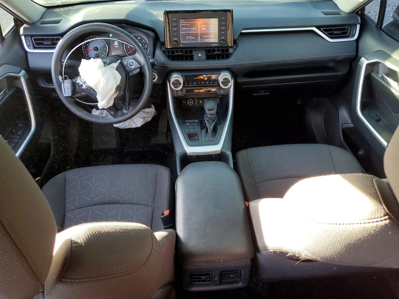 2022 TOYOTA RAV4 XLE photo 8