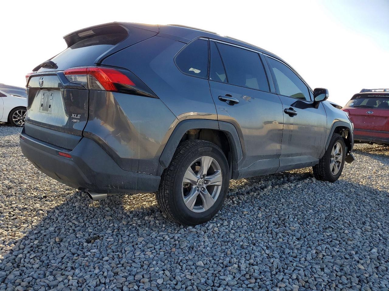 2022 TOYOTA RAV4 XLE photo 3