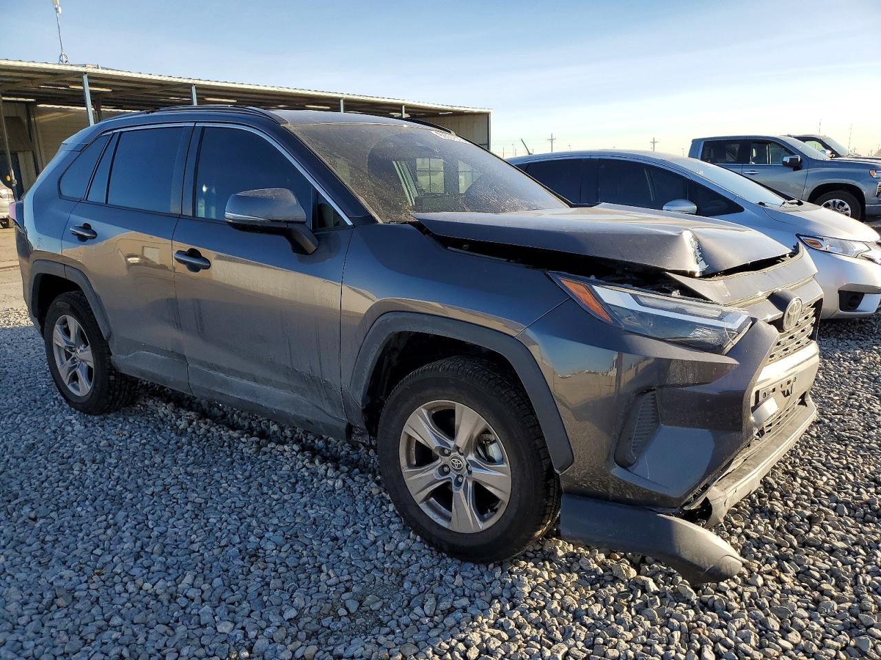 2022 TOYOTA RAV4 XLE photo 4