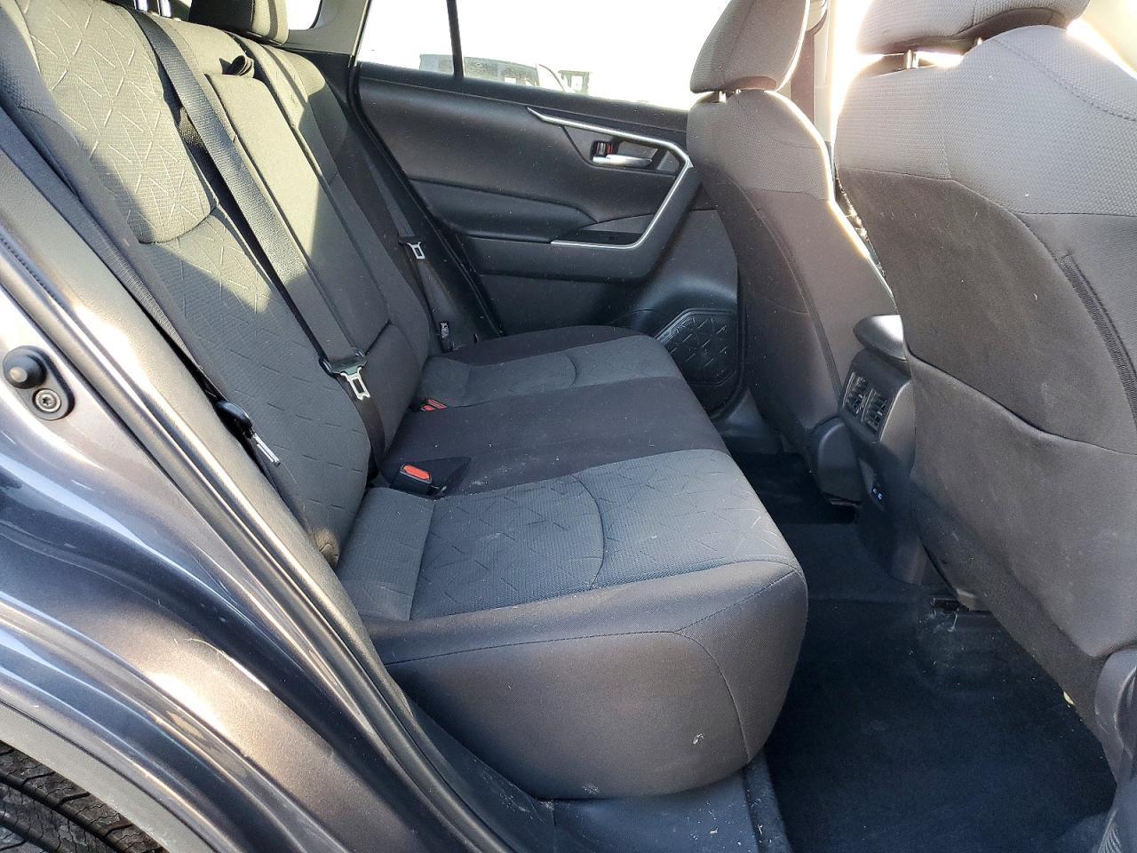 2022 TOYOTA RAV4 XLE photo 11