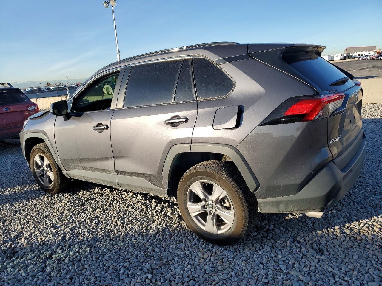 2022 TOYOTA RAV4 XLE photo 2