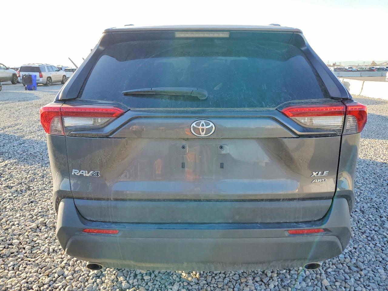 2022 TOYOTA RAV4 XLE photo 6