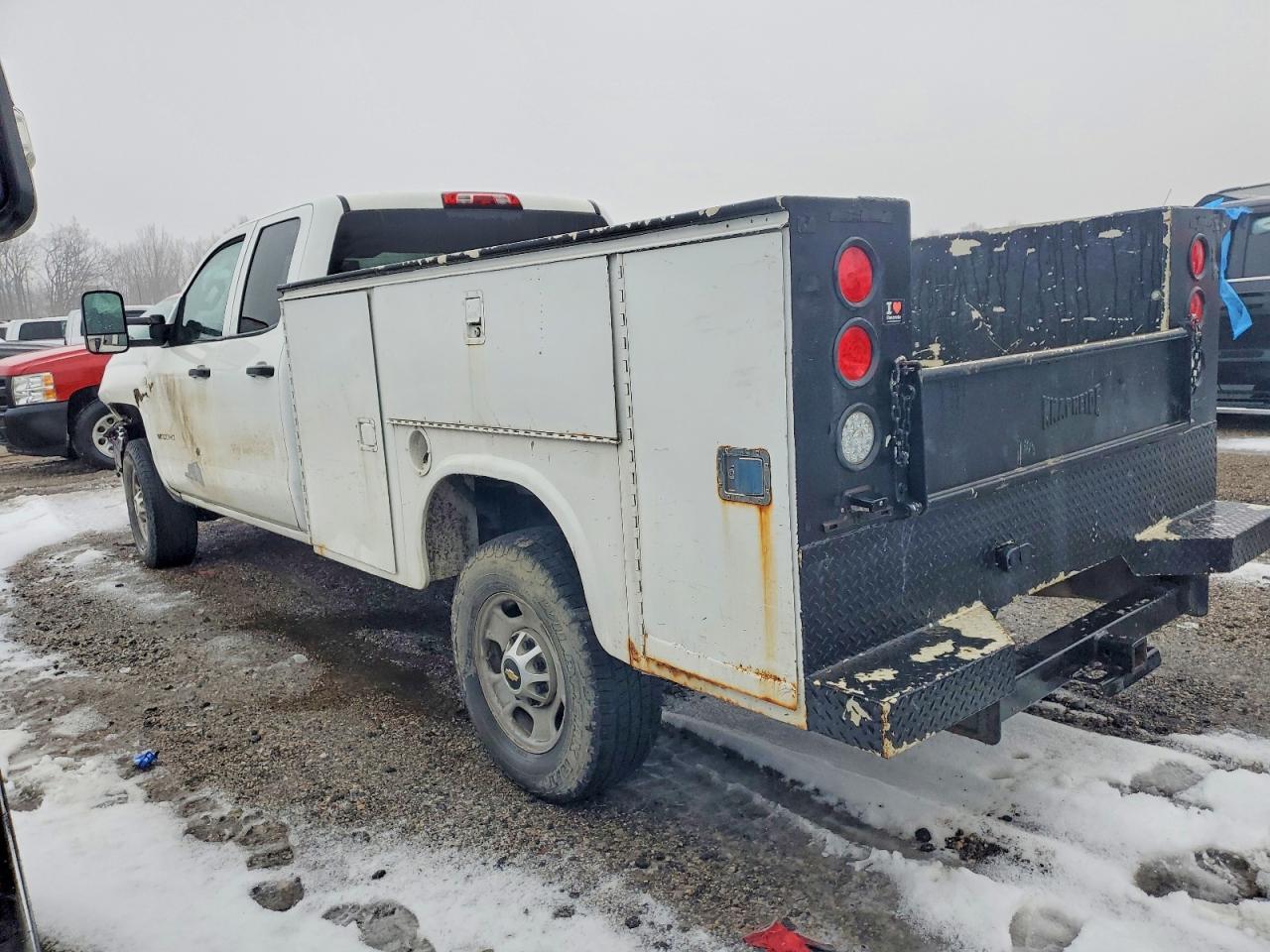 2015 CHEVROLET SILVERADO C2500 HEAVY DUTY photo 3