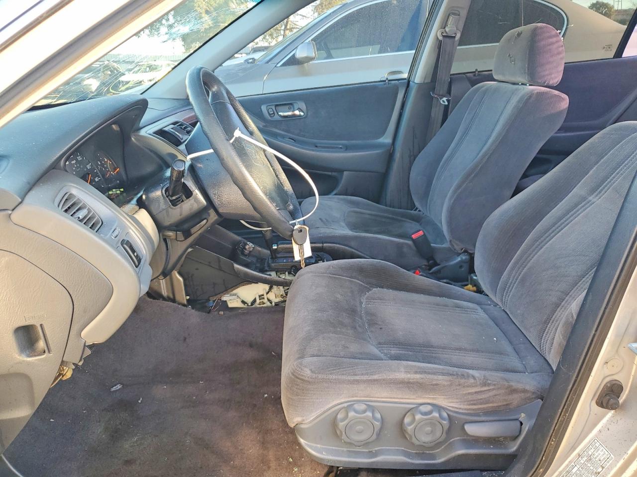 1999 HONDA ACCORD LX photo 7