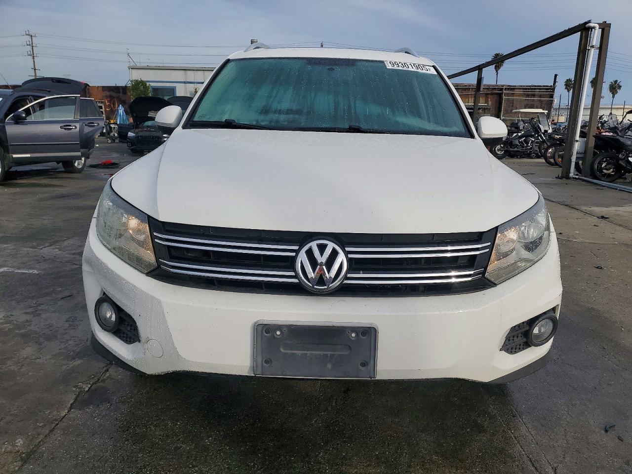 2013 VOLKSWAGEN TIGUAN S photo 13