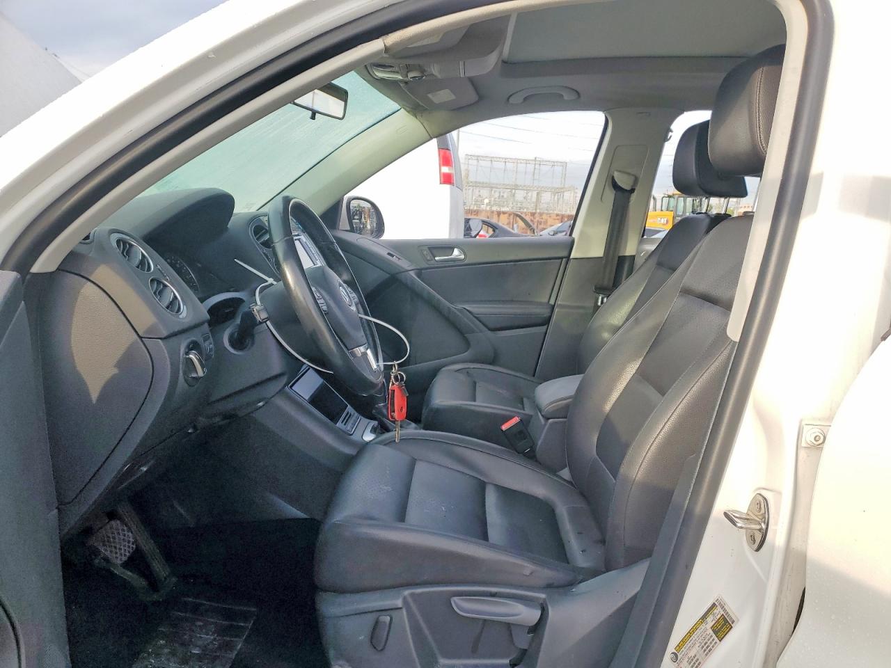 2013 VOLKSWAGEN TIGUAN S photo 19