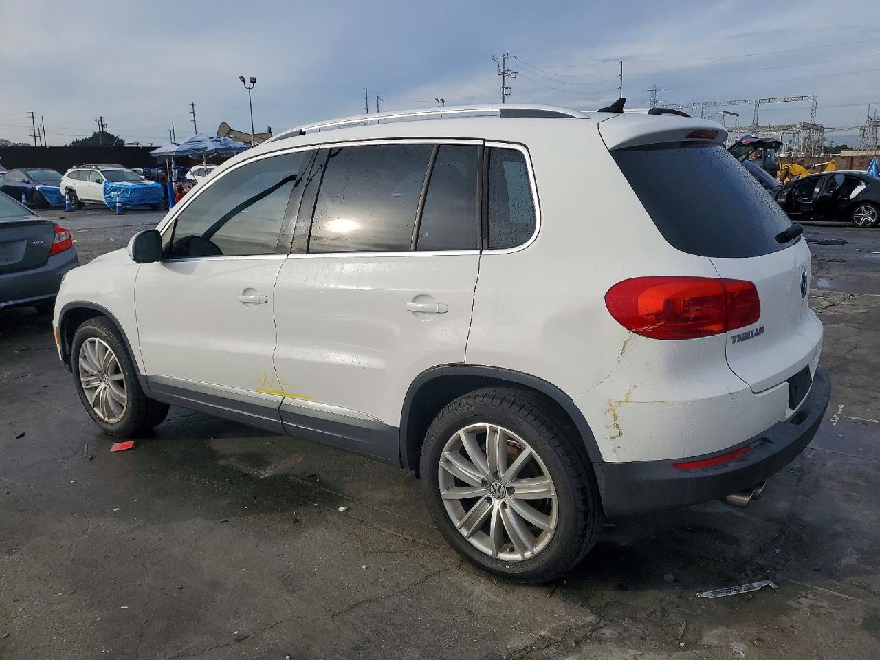 2013 VOLKSWAGEN TIGUAN S photo 4