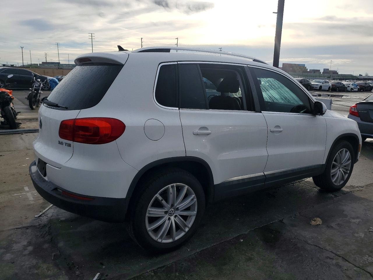 2013 VOLKSWAGEN TIGUAN S photo 7