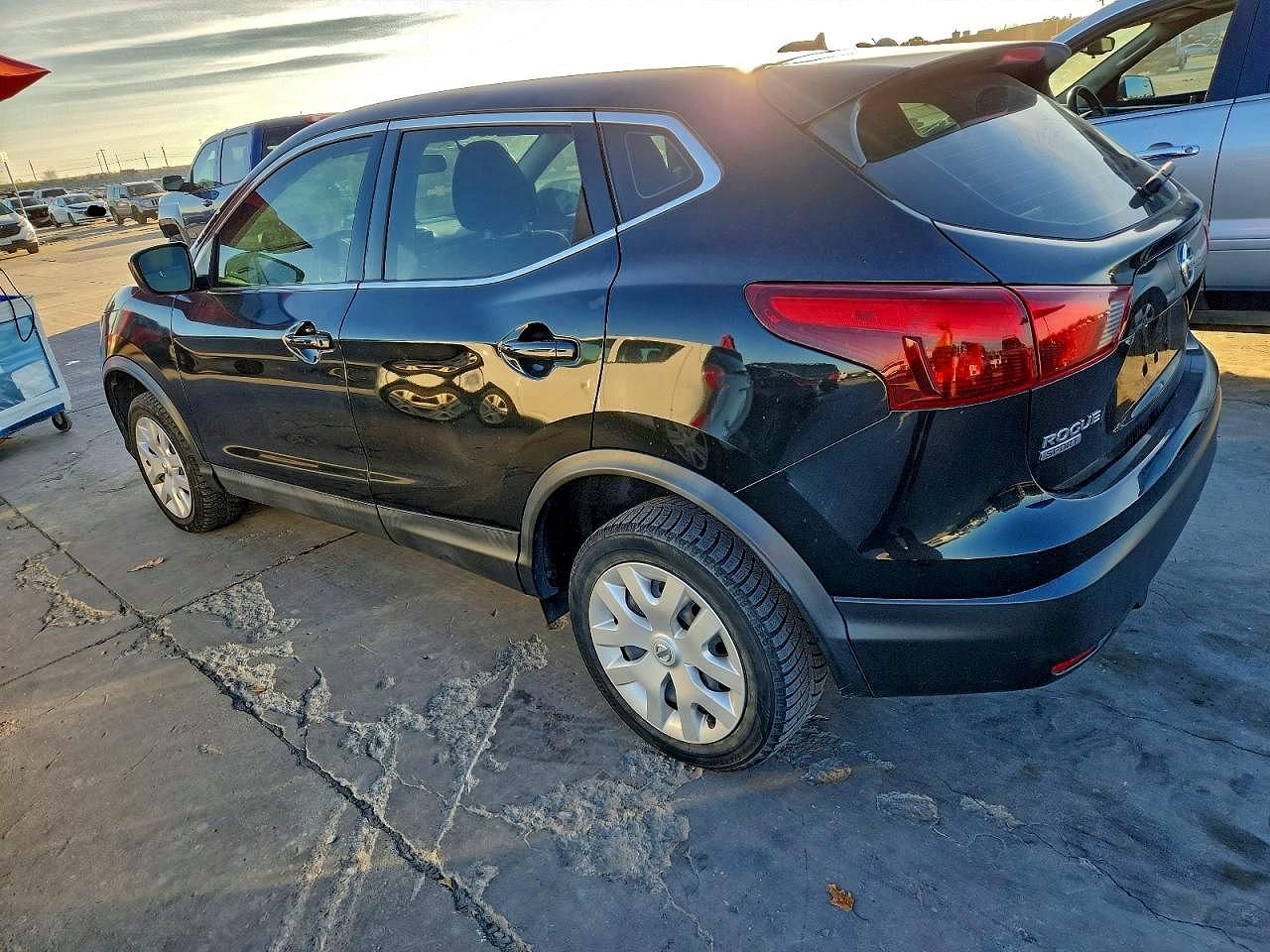 2019 NISSAN ROGUE SPORT S photo 2