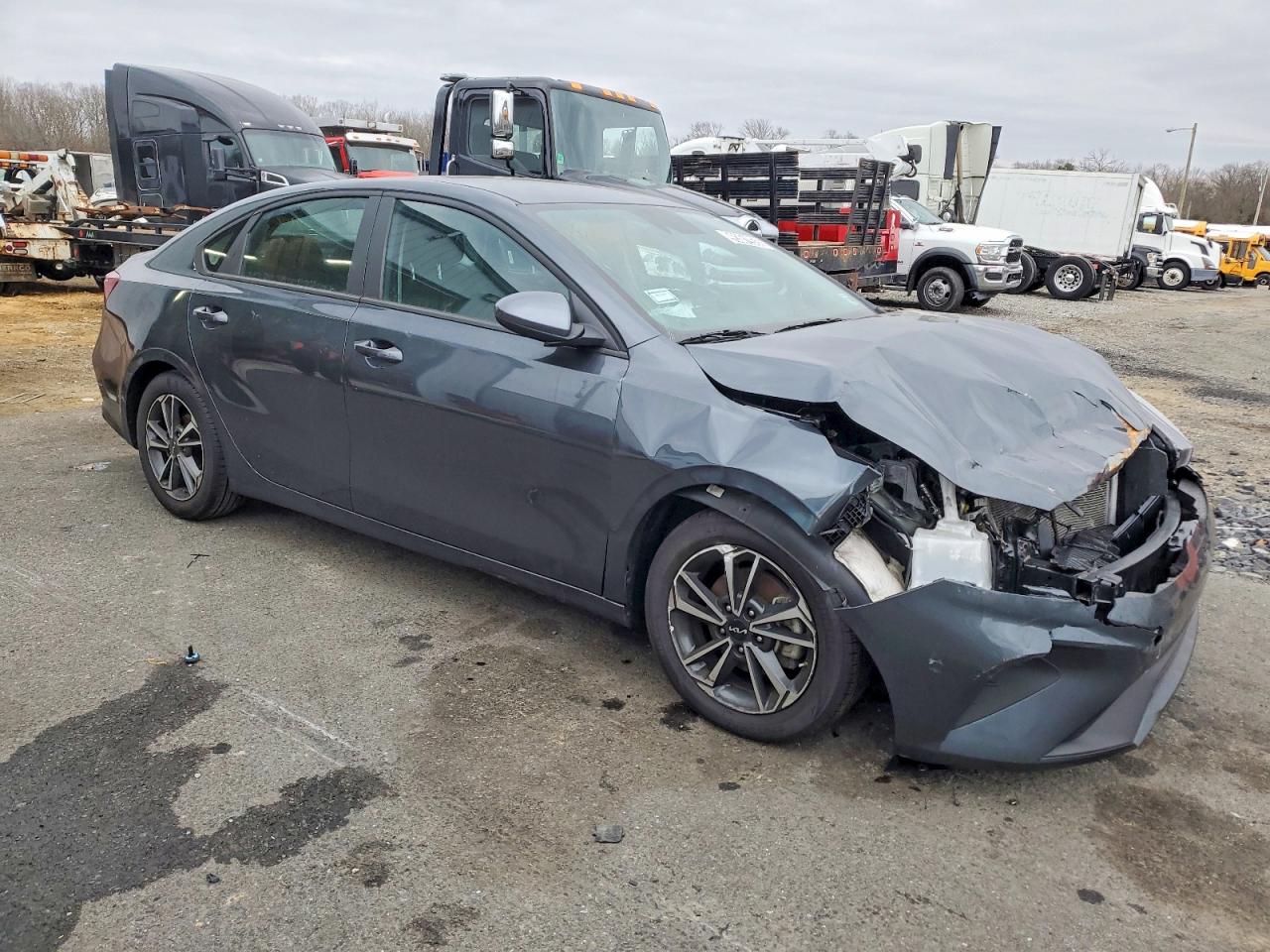 2023 KIA FORTE LX photo 4