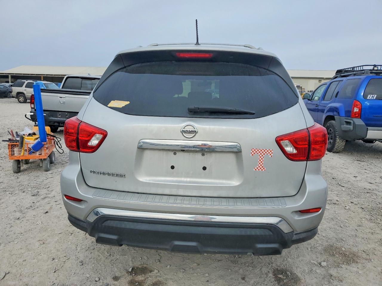 2017 NISSAN PATHFINDER S photo 6