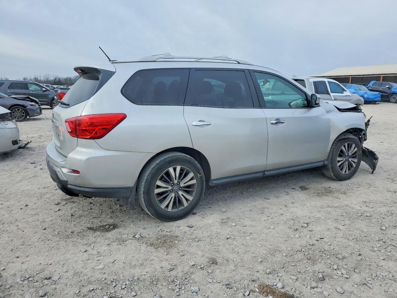 2017 NISSAN PATHFINDER S photo 3