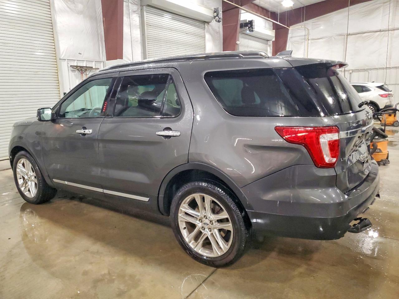 2017 FORD EXPLORER LIMITED photo 2