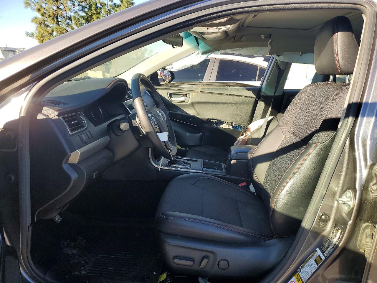 2017 TOYOTA CAMRY LE photo 7
