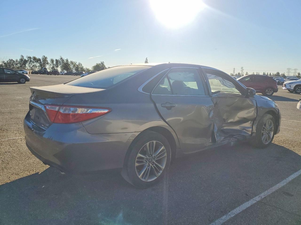2017 TOYOTA CAMRY LE photo 3