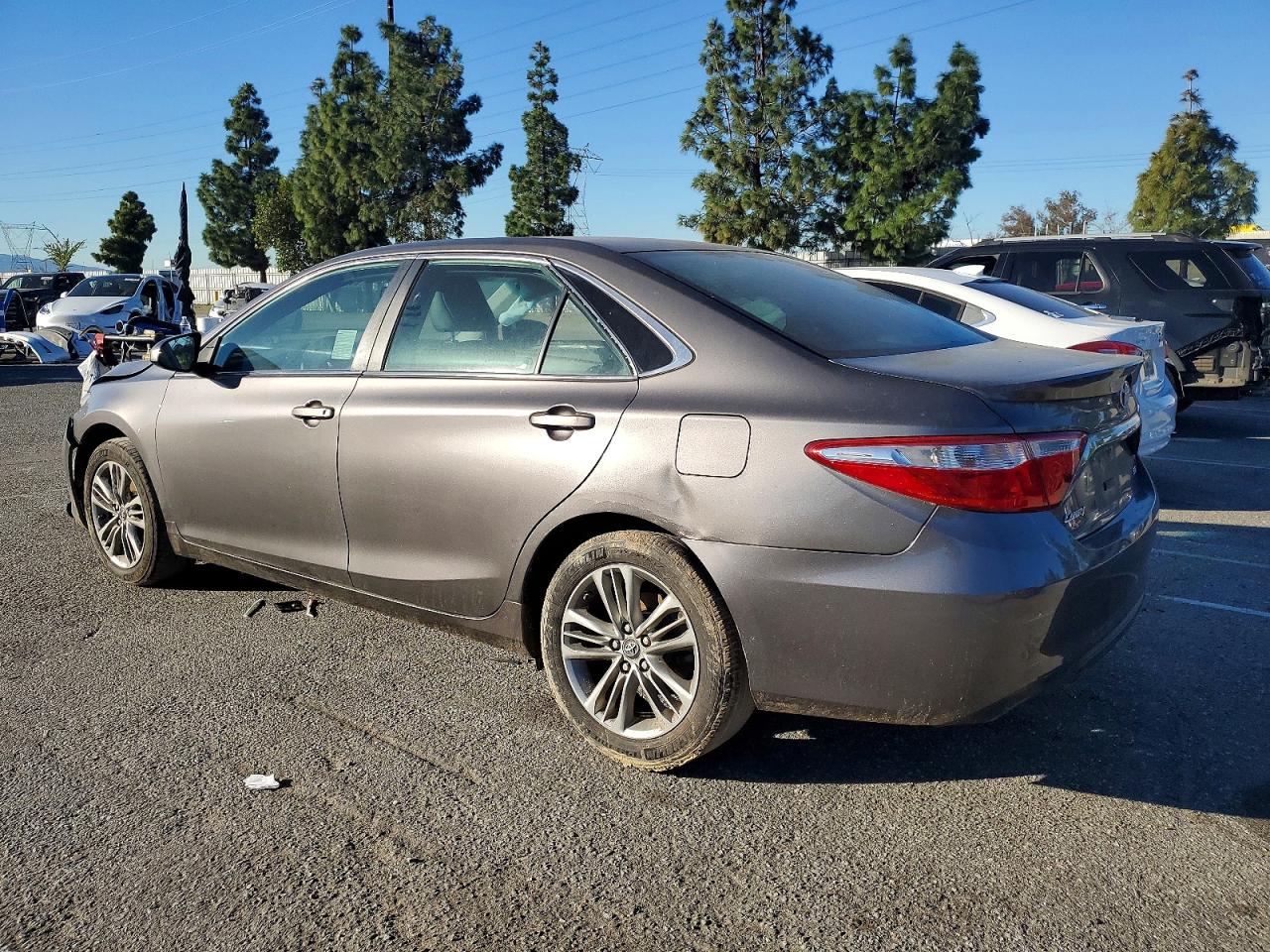 2017 TOYOTA CAMRY LE photo 2