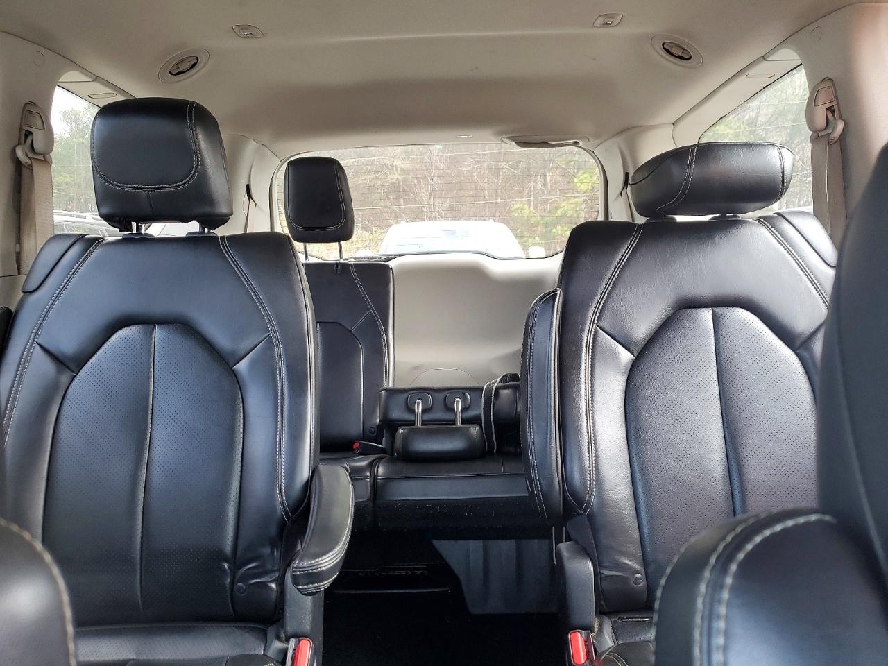 2020 CHRYSLER VOYAGER LXI photo 10