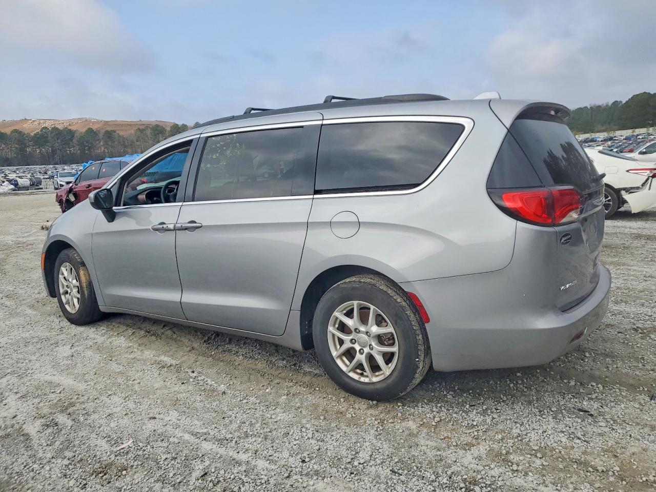 2020 CHRYSLER VOYAGER LXI photo 2