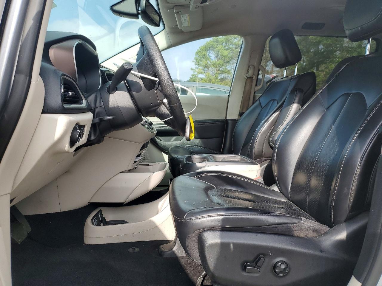 2020 CHRYSLER VOYAGER LXI photo 7