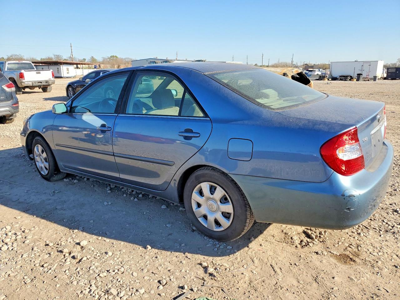 2002 TOYOTA CAMRY LE photo 2