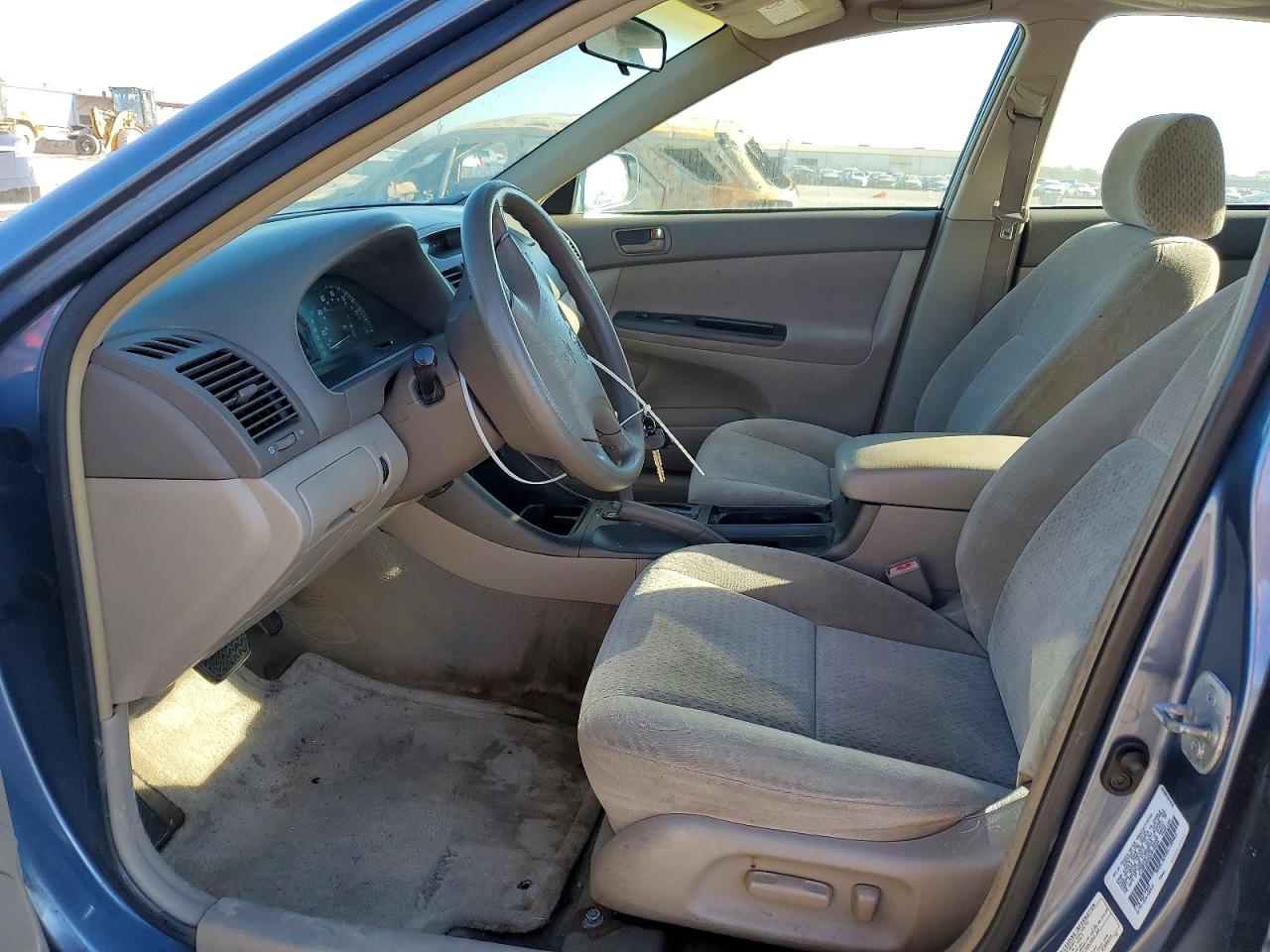 2002 TOYOTA CAMRY LE photo 7