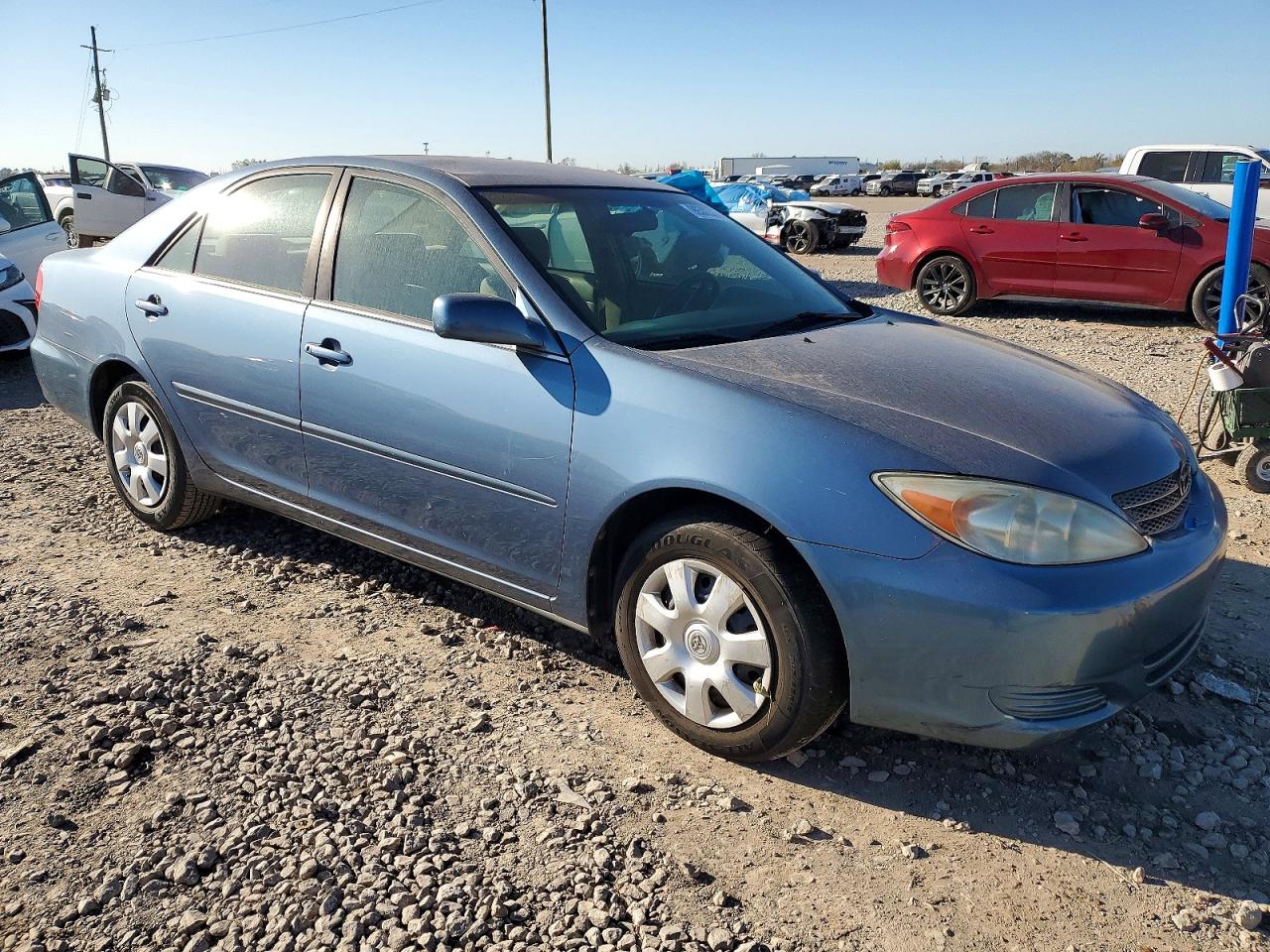 2002 TOYOTA CAMRY LE photo 4