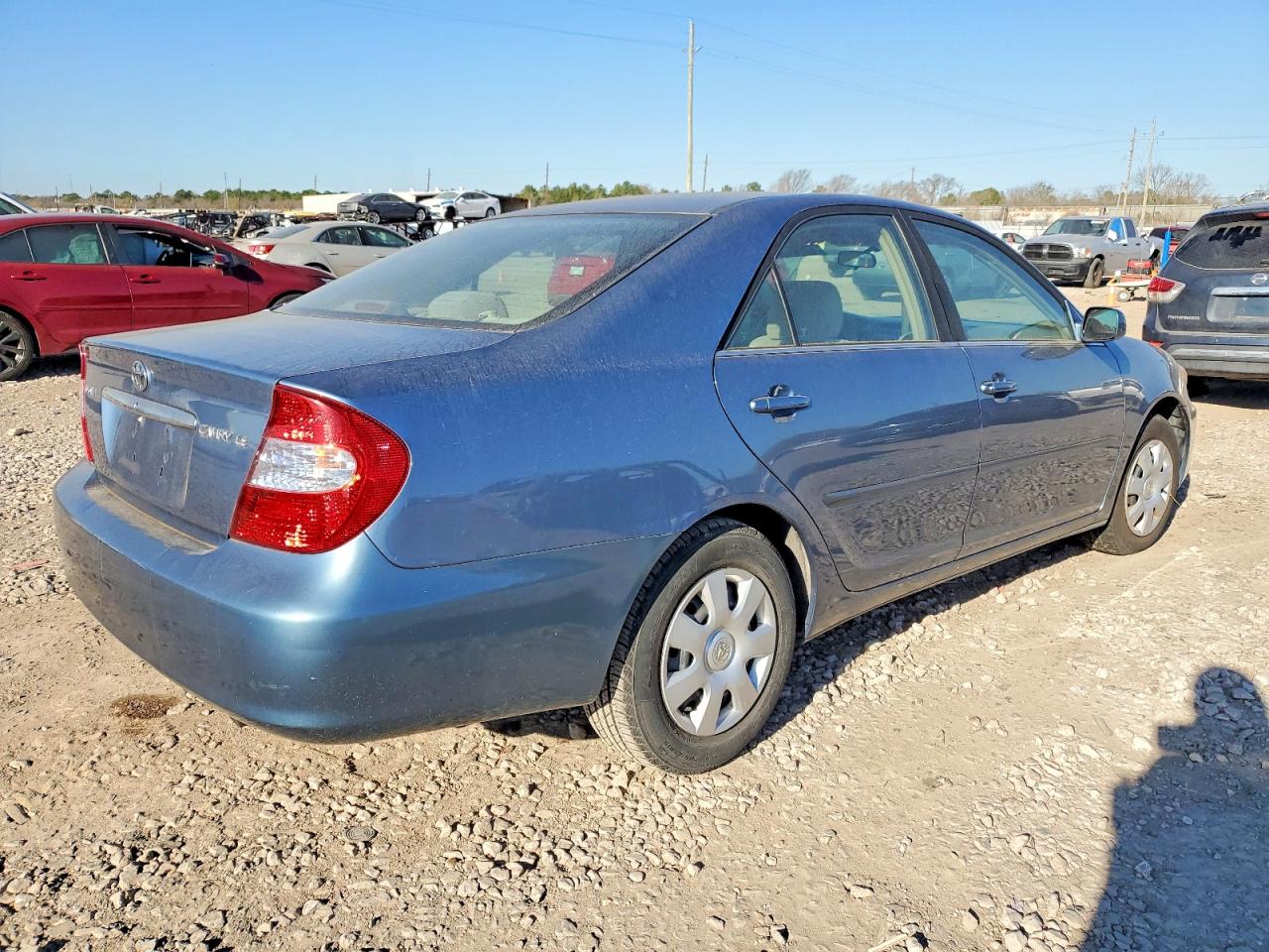 2002 TOYOTA CAMRY LE photo 3
