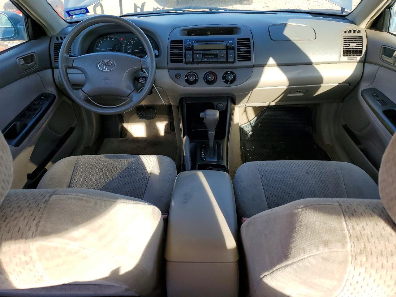 2002 TOYOTA CAMRY LE photo 8