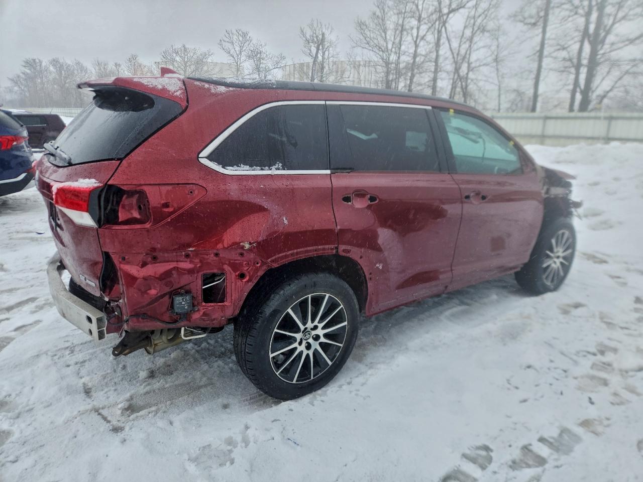 2018 TOYOTA HIGHLANDER SE photo 3