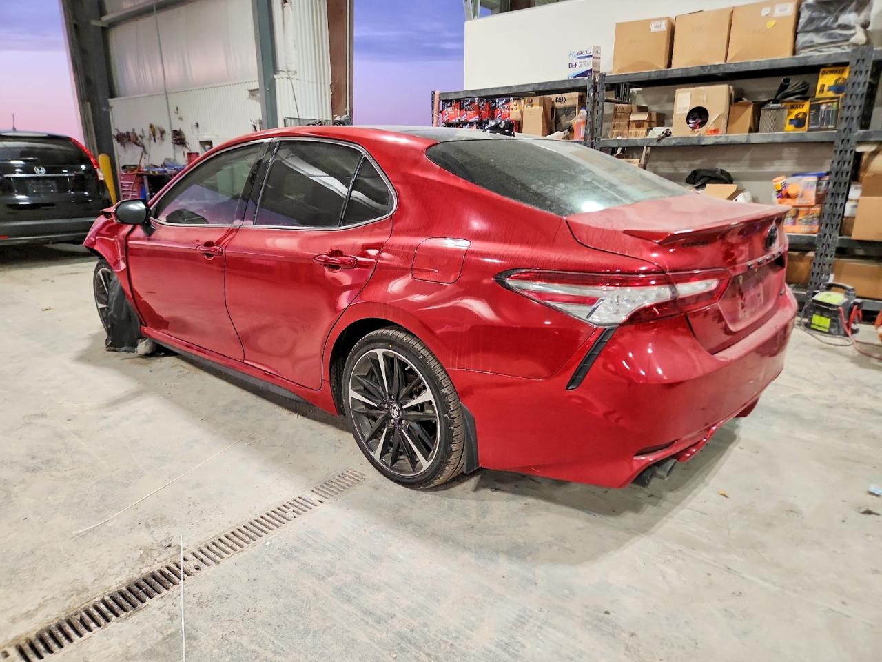 2019 TOYOTA CAMRY XSE photo 2