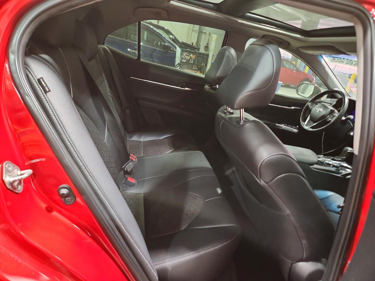 2019 TOYOTA CAMRY XSE photo 10