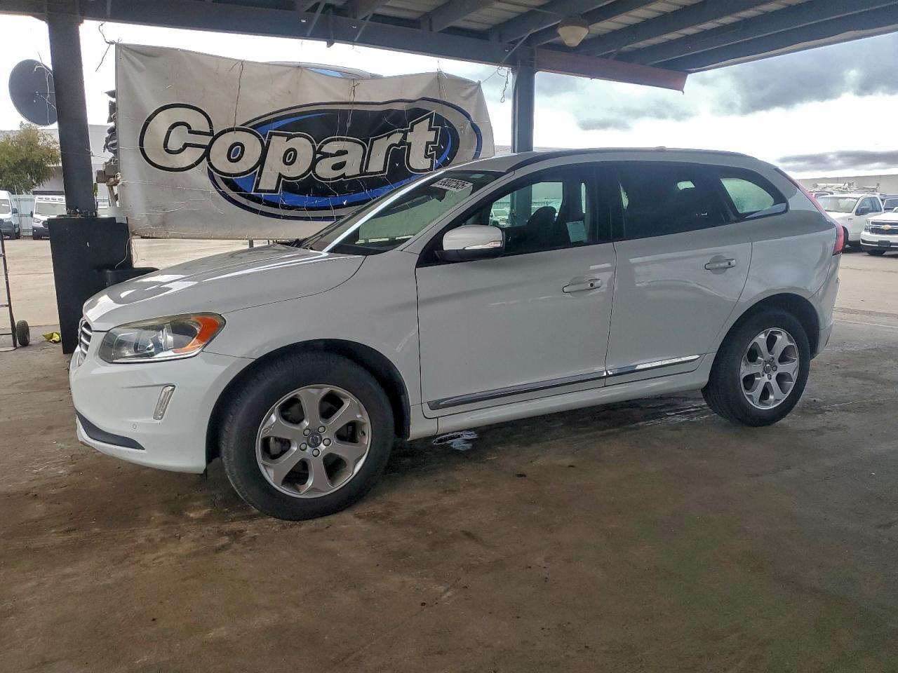 2016 VOLVO XC60