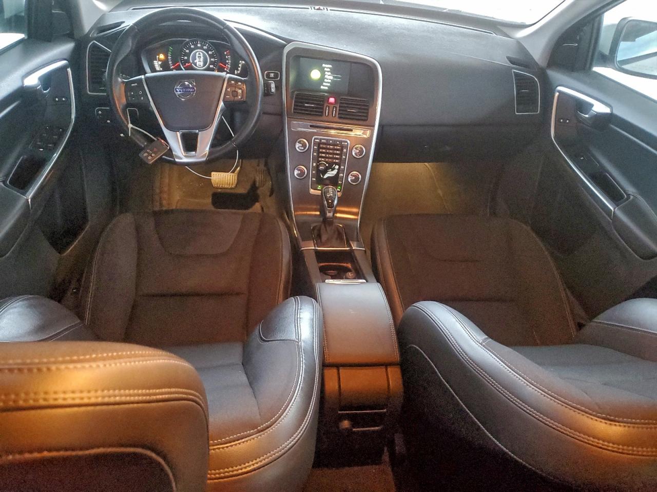 2016 VOLVO XC60 T5 photo 8