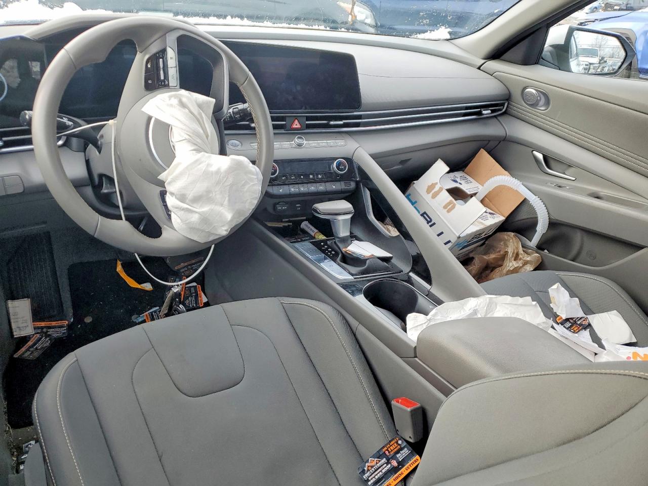 2025 HYUNDAI ELANTRA SEL photo 8
